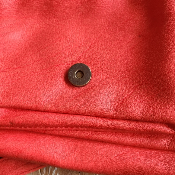 XHILIRATION | Coral colored cross body bag - Picture 4 of 10